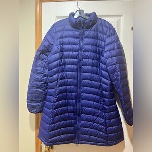 Patagonia women’s down parka;size L